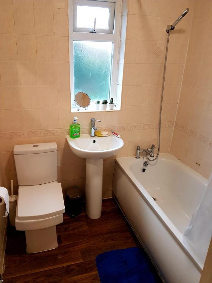 Budget House In Gants Hill Bed and Breakfast Ίλφορντ Εξωτερικό φωτογραφία