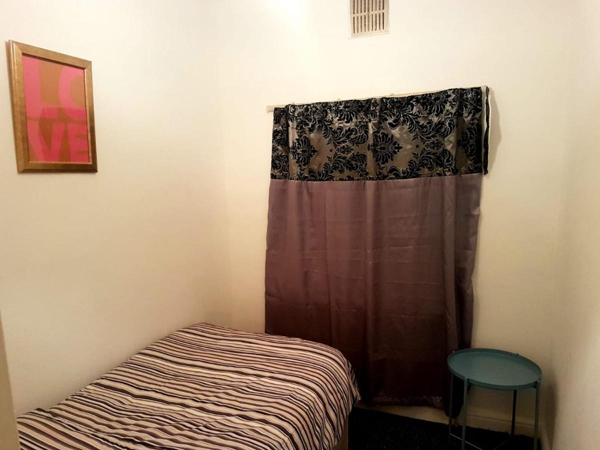 Budget House In Gants Hill Bed and Breakfast Ίλφορντ Εξωτερικό φωτογραφία