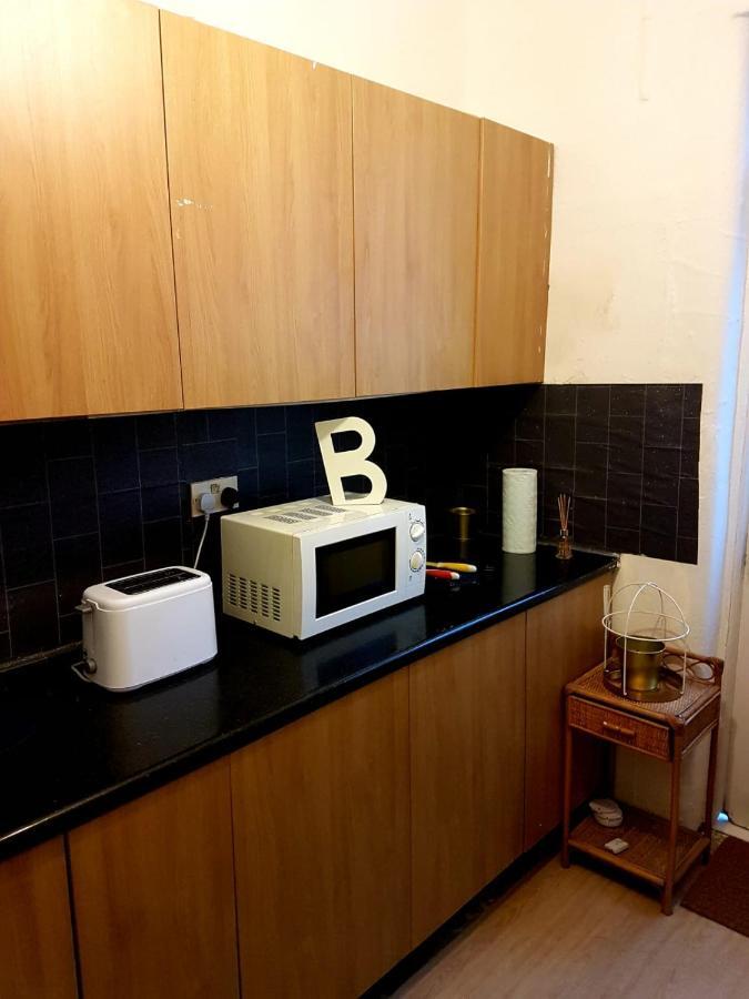 Budget House In Gants Hill Bed and Breakfast Ίλφορντ Εξωτερικό φωτογραφία