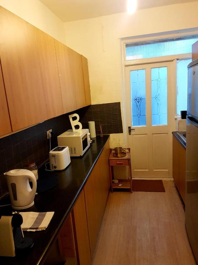 Budget House In Gants Hill Bed and Breakfast Ίλφορντ Εξωτερικό φωτογραφία