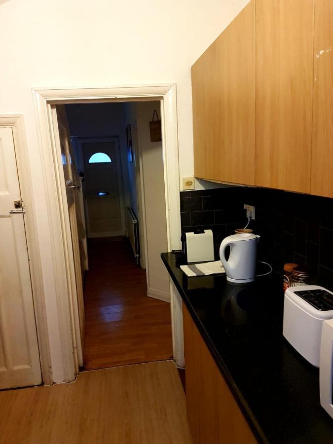 Budget House In Gants Hill Bed and Breakfast Ίλφορντ Εξωτερικό φωτογραφία