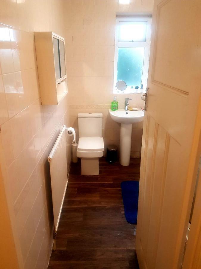 Budget House In Gants Hill Bed and Breakfast Ίλφορντ Εξωτερικό φωτογραφία