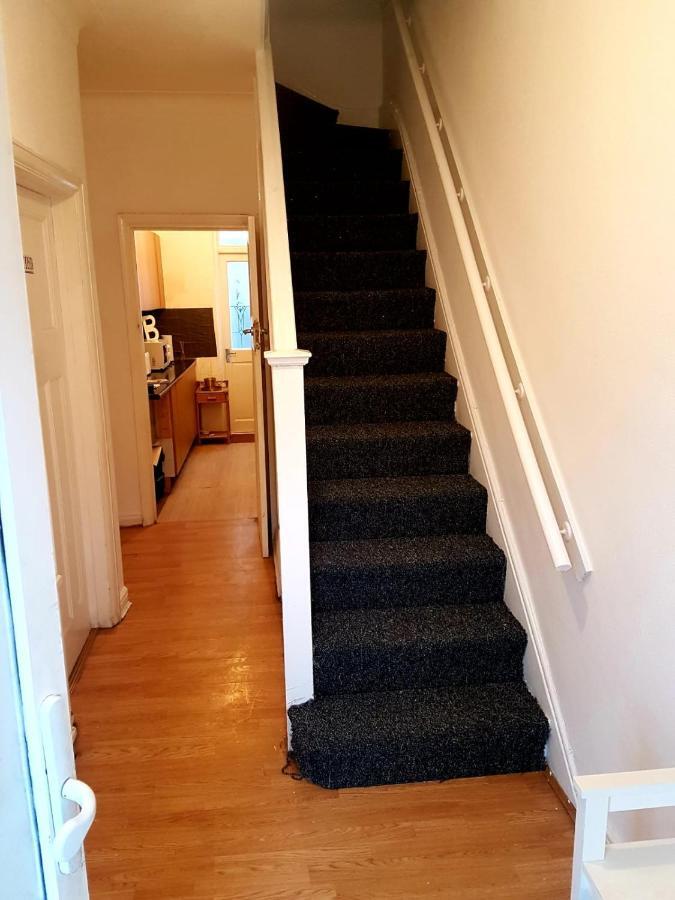 Budget House In Gants Hill Bed and Breakfast Ίλφορντ Εξωτερικό φωτογραφία
